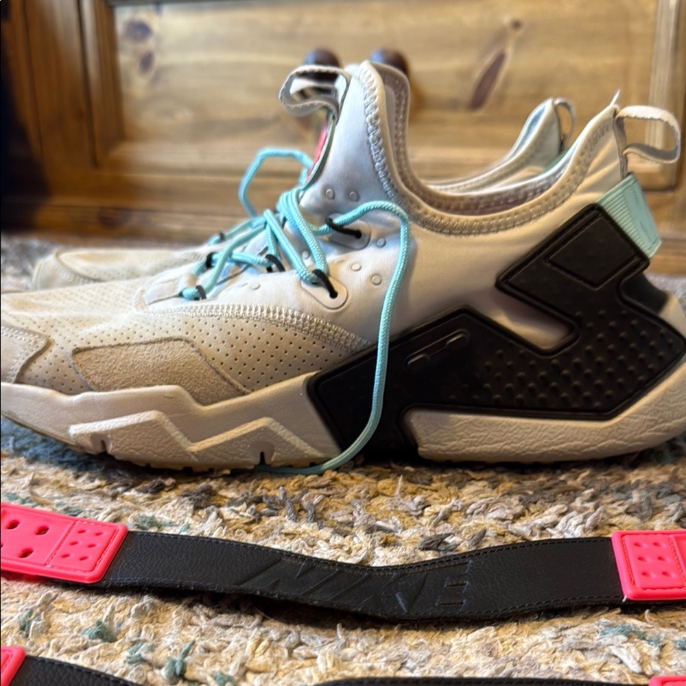Nike White and Black Athletic Shoes with Dynamic Design